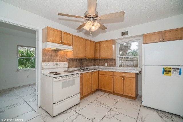 Building Photo - 2154 Henry St NE