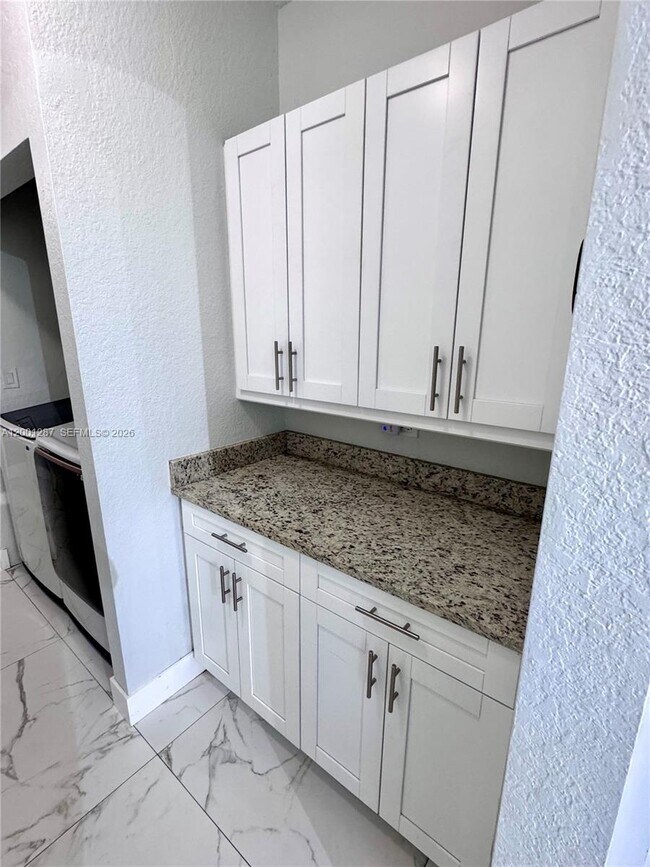 Building Photo - 21405 Ingraham Ave Rd