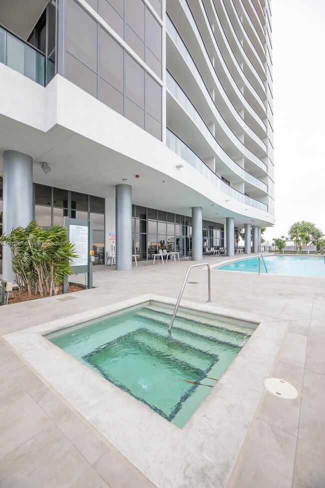 Building Photo - 1600 NE 1st Ave