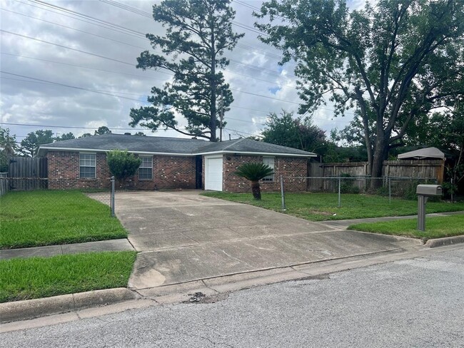 Building Photo - 10670 Norton Dr