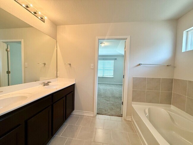 Building Photo - 13512 Boothe Grv