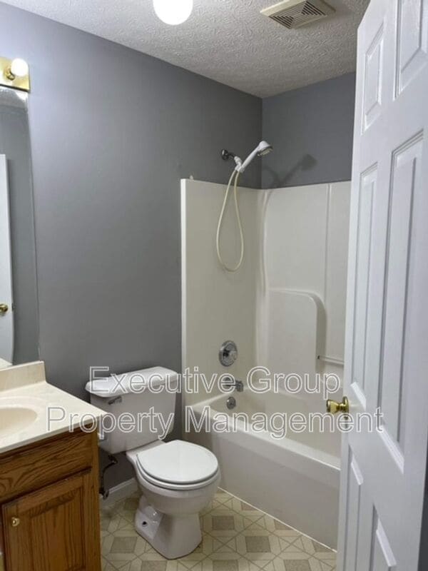 Building Photo - 104 Cottage Cir