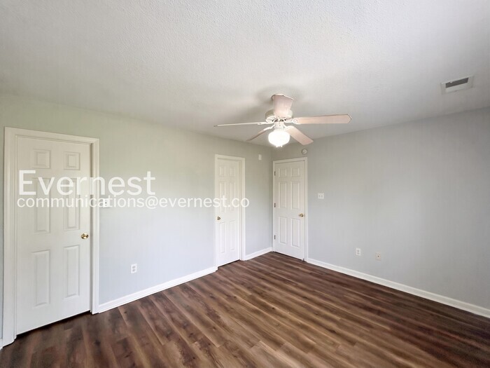 Building Photo - 9136 Kaitlyn Dr S