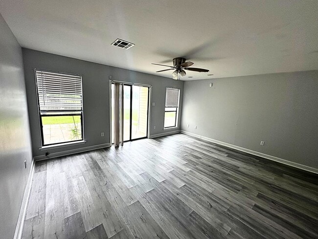 Building Photo - Fisherman's Delight