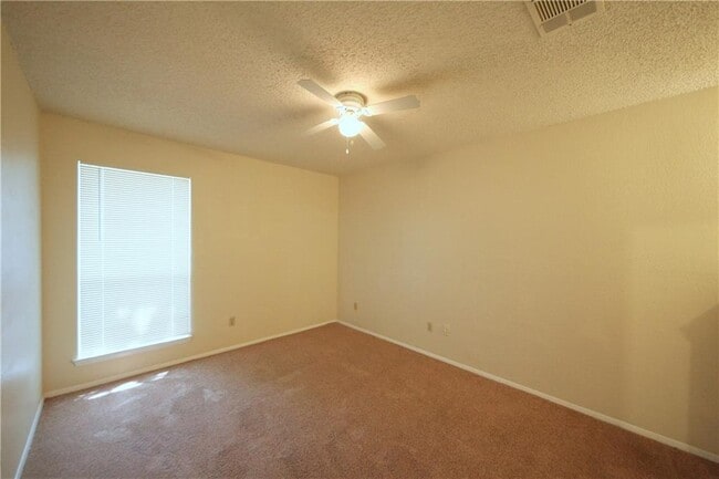 Building Photo - 12212 Alderbrook Dr