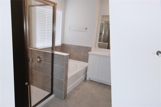 Building Photo - 2518 Warren Acrs Blvd