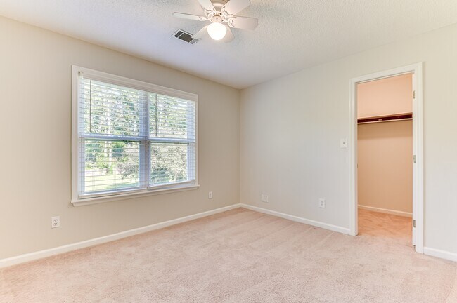 Building Photo - 4135 Fox Brush Dr