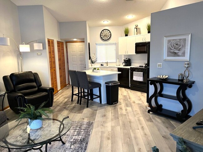 Building Photo - 4801 Casablanca Cir