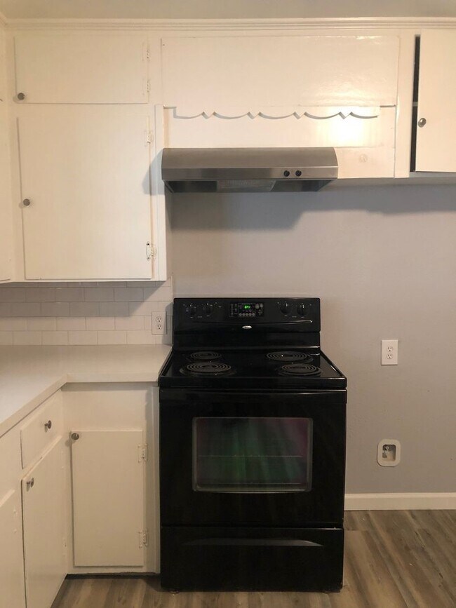 Building Photo - 503 Willow Ave