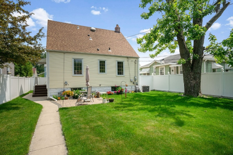 Building Photo - 7416 Van Buren Ave