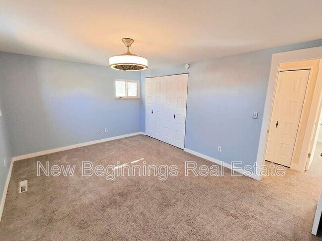 Building Photo - 5330 Silver Spur Ave