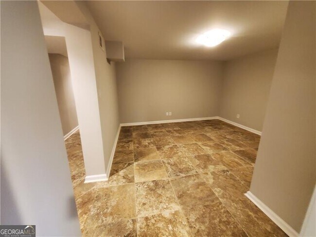 Building Photo - 4615 Mystic Dr NE