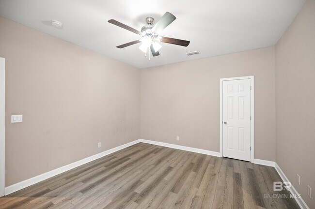 Building Photo - 3816 Chesterfield Ln