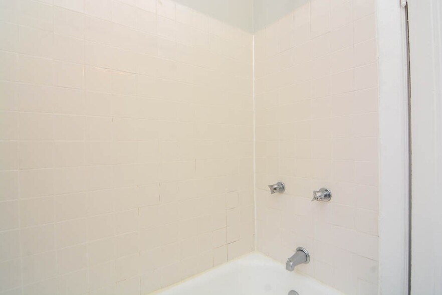 Building Photo - 3824 N Fremont