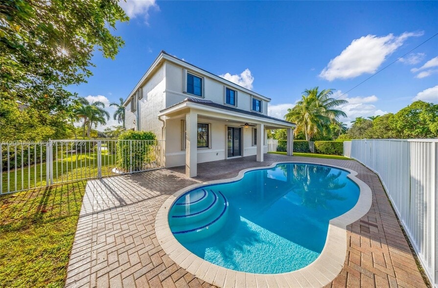 Building Photo - 1538 Tamarind Ct