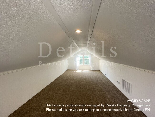 Building Photo - ** Application Pending** Charming 2BR, 1BA house With Loft & Office