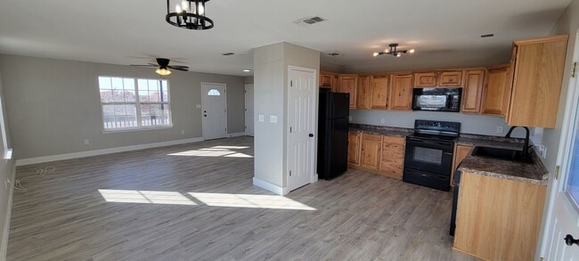 Building Photo - Spacious Two Bedroom home - Country Settin...