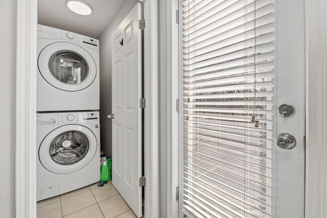 Building Photo - 1852 N Scull Creek Dr