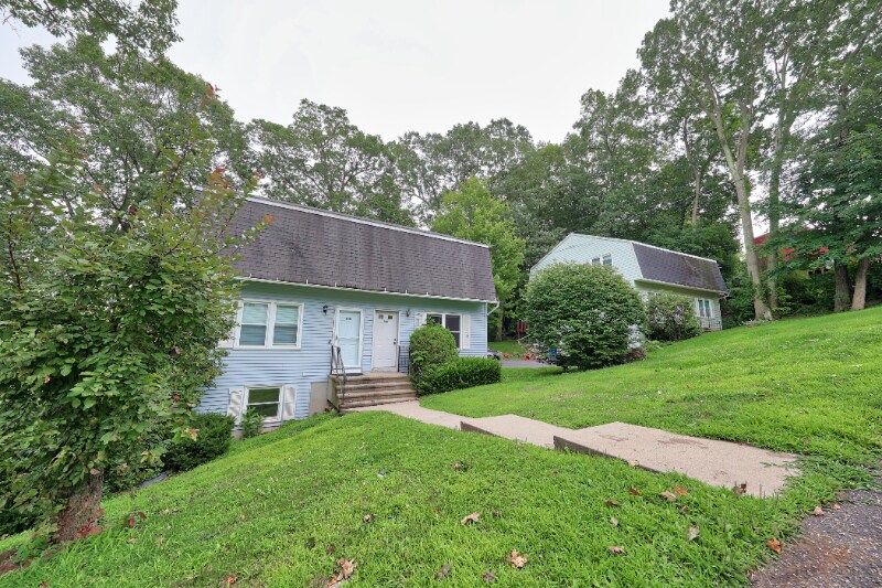 Primary Photo - 146 Macarthur Dr