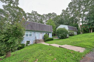 Building Photo - 146 Macarthur Dr
