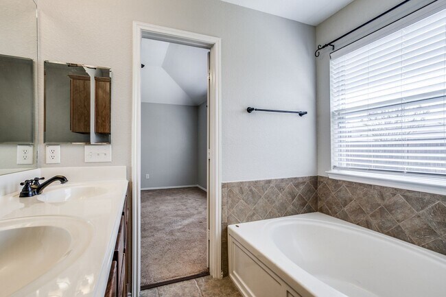 Building Photo - Upgraded 3 bedroom in Master Planned Community of Travis Ranch!!