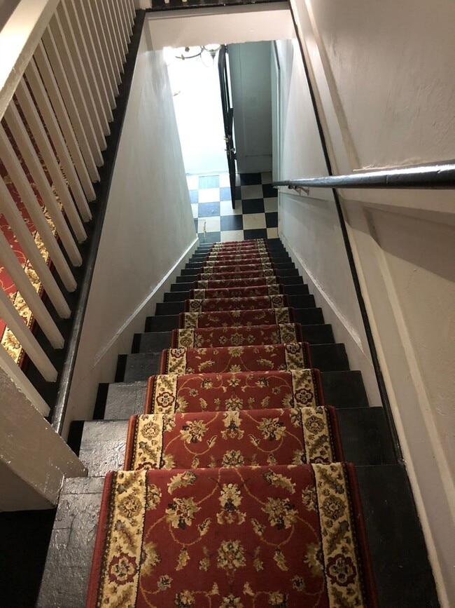 Building Photo - Orient Street