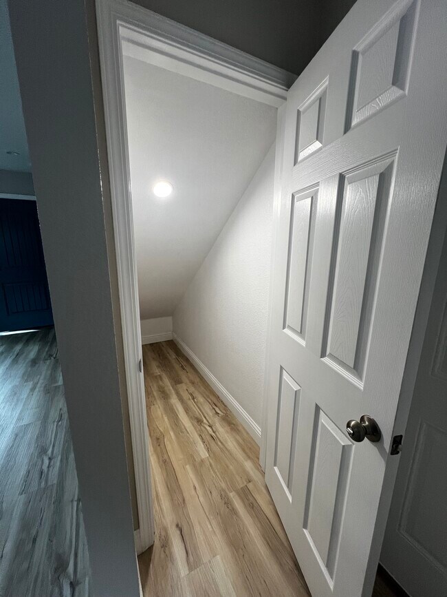 Building Photo - 436 E Center St