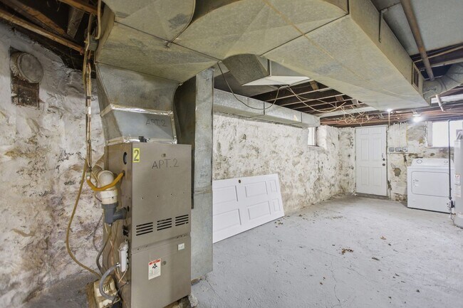 Building Photo - Kam316