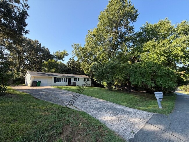 Building Photo - 2116 Tarlton Dr