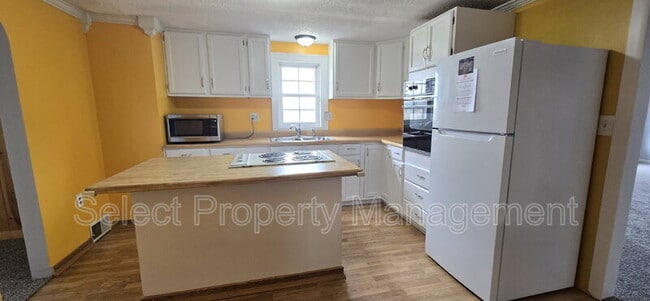 Building Photo - 7233 Adams Ctr Rd