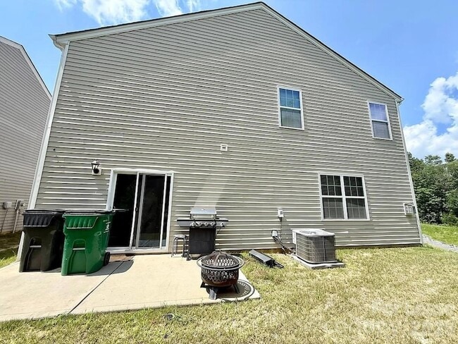 Building Photo - 13023 Newburgh Green Dr