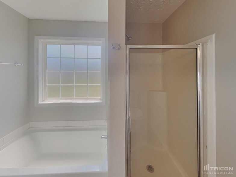 Building Photo - 3641 Aurora Dr