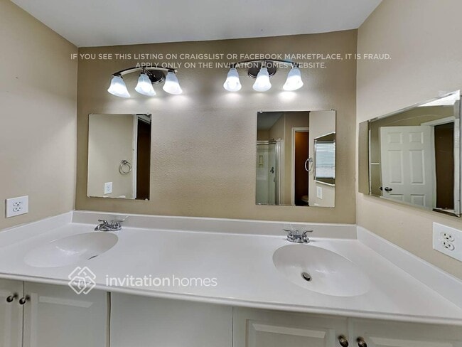 Building Photo - 308 Glade Bridge Ln