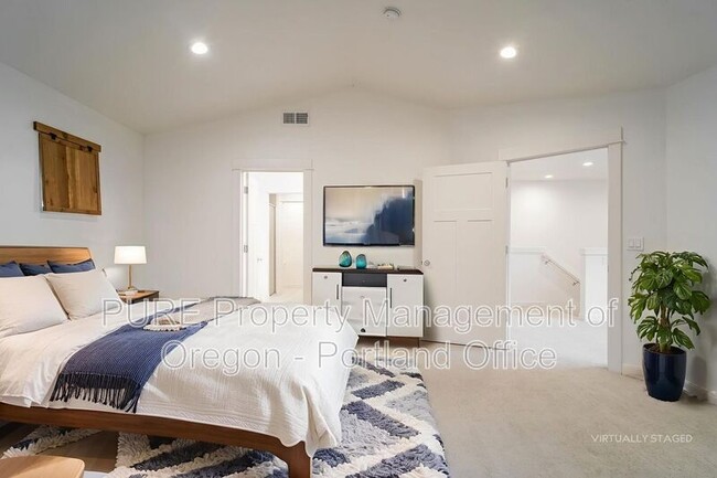 Building Photo - 995 SE Olive Way