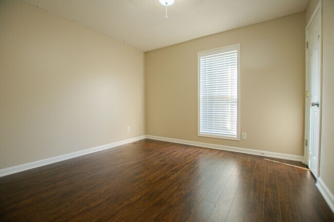 Building Photo - Pet Friendly Three Bedroom with Bonus!