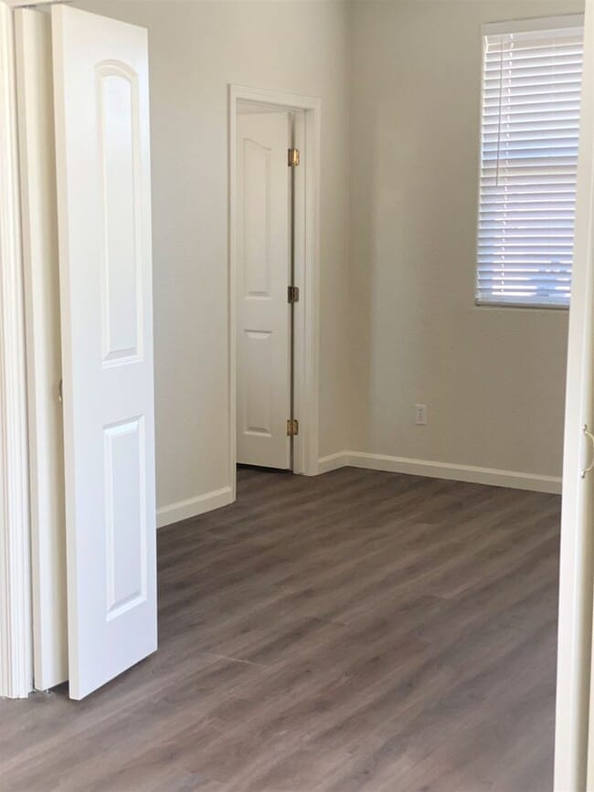 Building Photo - Nice Granny unit w/bedroom