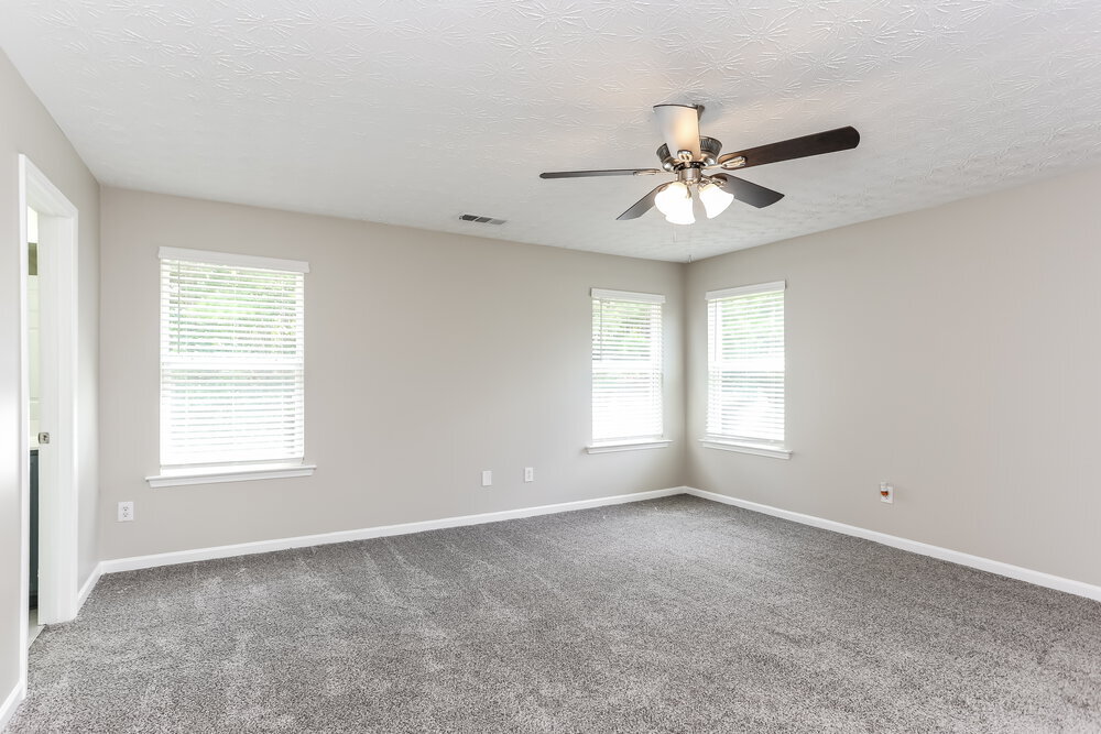 Building Photo - 2210 Valley Creek Dr