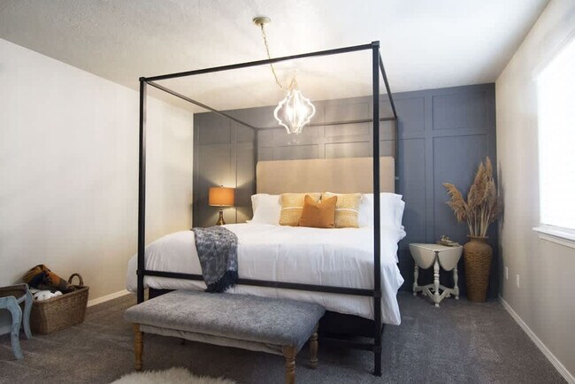 Building Photo - 3912 E Clear Springs Dr.