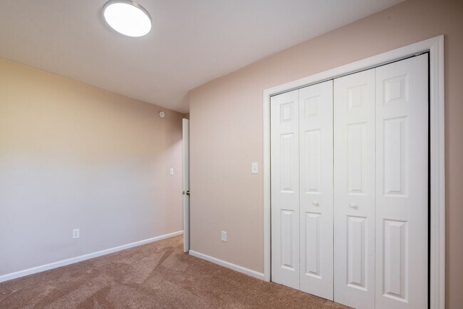 Building Photo - Rutrough Road