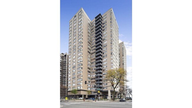 Building Photo - 6301 N Sheridan Rd