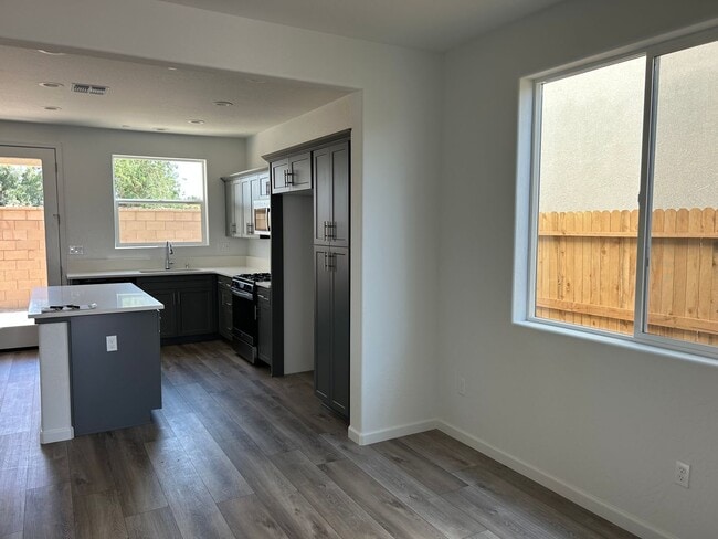 Building Photo - Beautiful Home Close to Sports Park