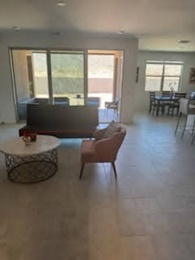 Building Photo - Beautiful 5 bed in Litchfield Park!