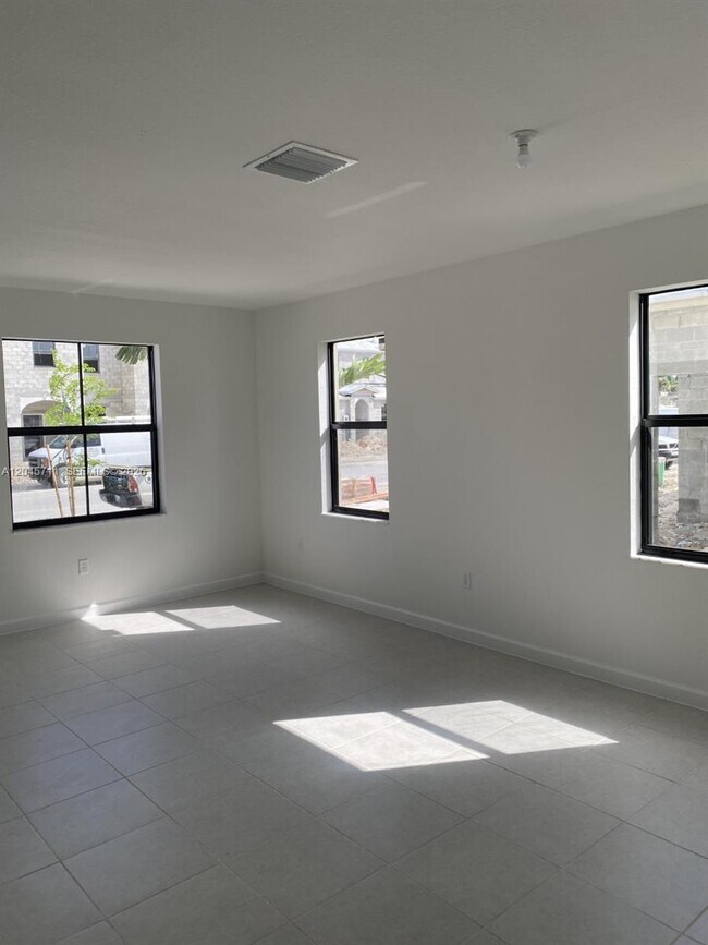 Building Photo - 10100 SW 228th Ln