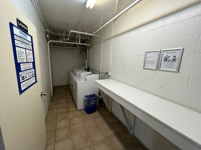 Building Photo - 683 Kelton Ave