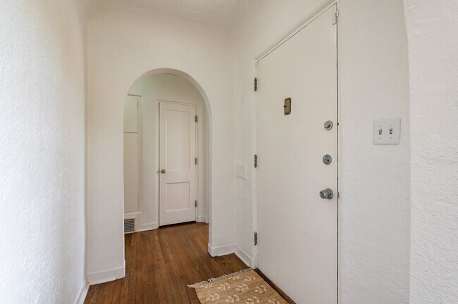 Building Photo - 601 Tulane Dr NE