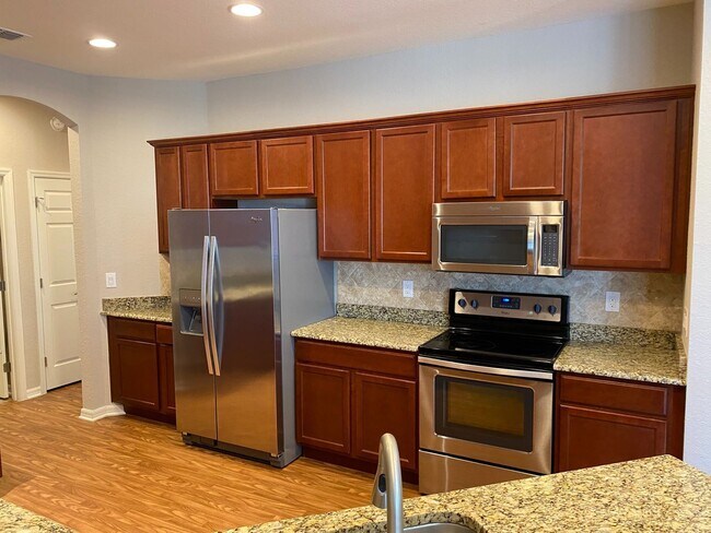 Building Photo - 481 Pheasant Dr