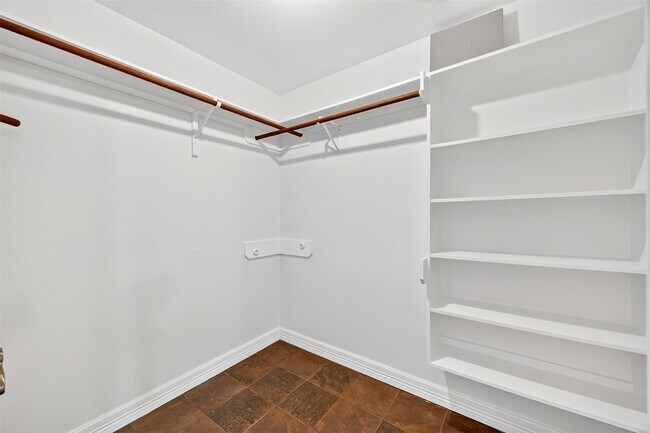 Building Photo - 15307 Flemington Ave