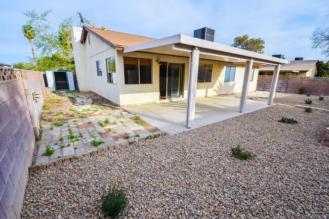 Building Photo - "Charming 3-Bed, 2-Bath Gem in the Heart of Las Vegas - 1311 Sq Ft of Comfort!"