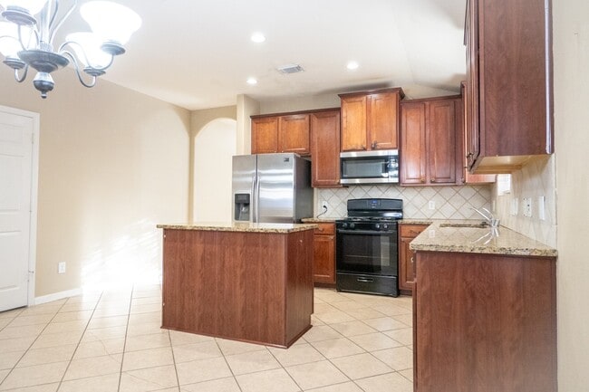 Building Photo - 6342 Applewood Forest Dr