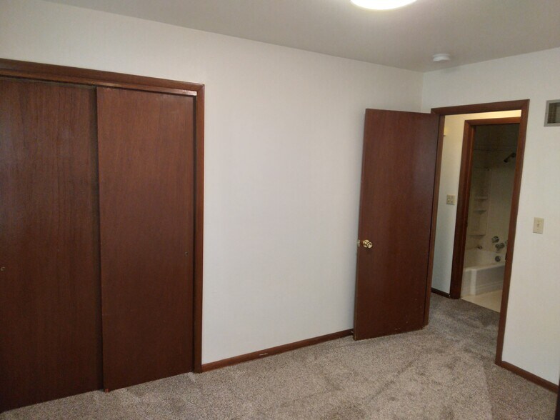 Building Photo - 4010 Arkansas Dr